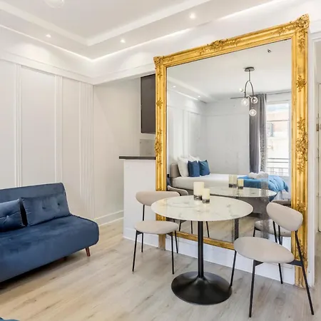 Square Villaret Parigi